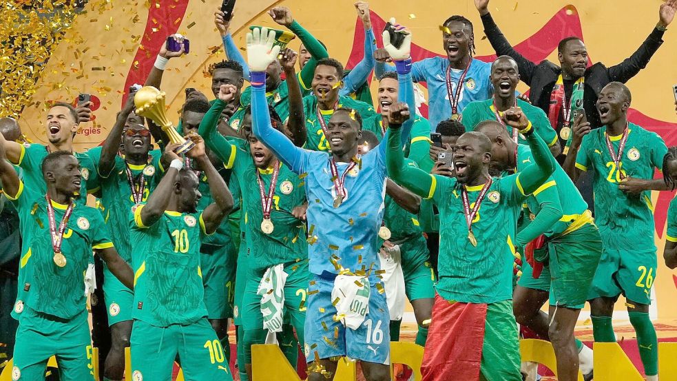 Die senegalesischen Nationalspieler und der nationale Verband wollen die Entscheidung des Berufungsgerichts des afrikanischen Fußball-Verbands Caf nicht akzeptieren. (Archivbild) Foto: Mosa’ab Elshamy/AP/dpa