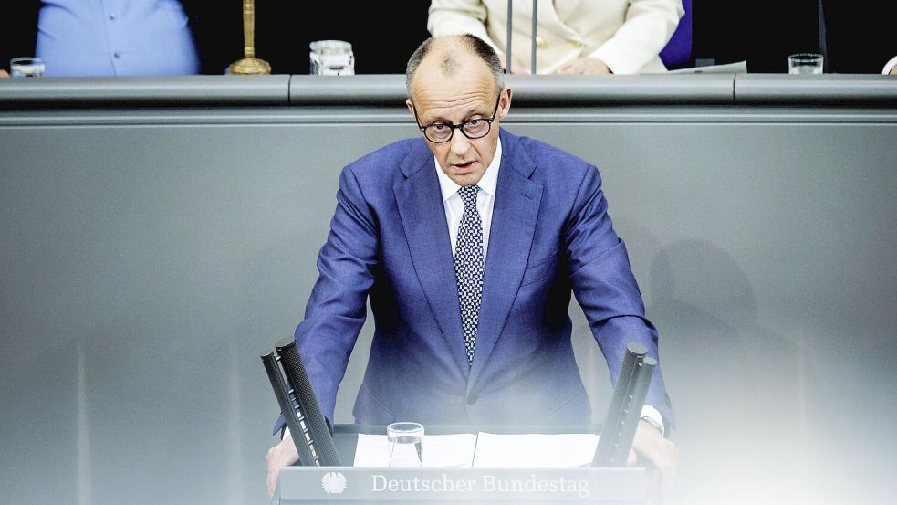 Friedrich Merz erklärt sich im Bundestag zur Weltlage. „Wir hätten abgeraten“, sagt er zum Iran-Krieg. Foto: Florian Gaertner