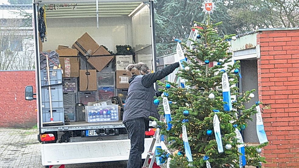 Ein ganz spezieller Weihnachtsbaum wurde in Leer gesichtet. Foto: Bodo Wolters