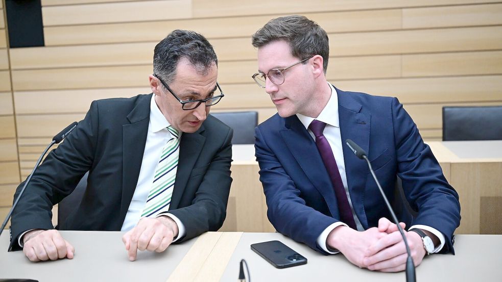 Cem Özdemir und Manuel Hagel wollen offizielle Gespräche über eine Regierungszusammenarbeit ihrer beiden Parteien führen. (Archivbild) Foto: Bernd Weißbrod