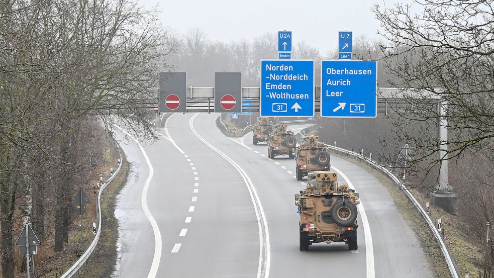 Nato-Übung „Steadfast Dart 2026“ Anfang Februar dieses Jahres: Mehrere türkische Militär-Konvois haben den Emder Hafen in Richtung Autobahn verlassen. Foto: diebildwerft/Imago