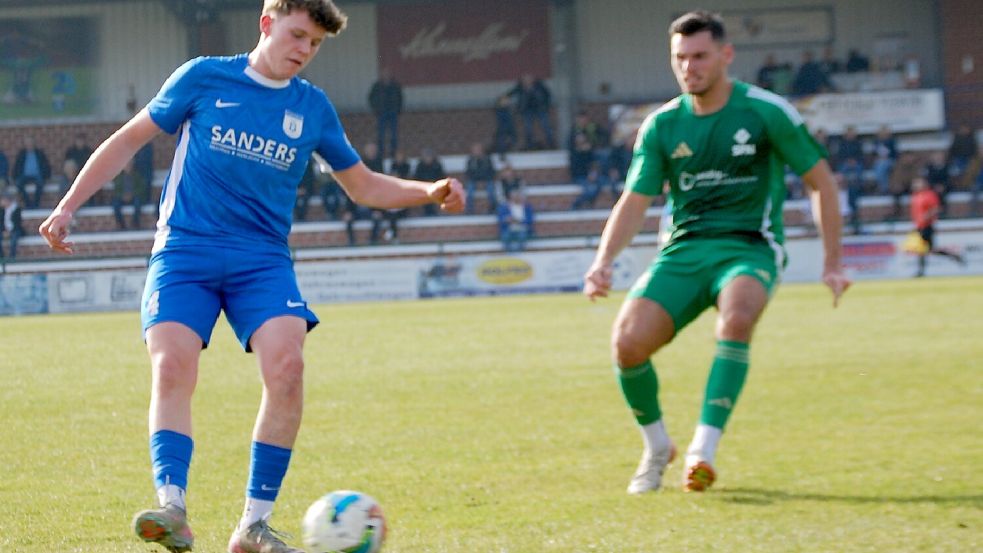 BW Papenburg muss gegen Bevern auf die gesperrten Luca Kaput (am Ball) und Niklas Jansen verzichten. Foto: Marco Reemts