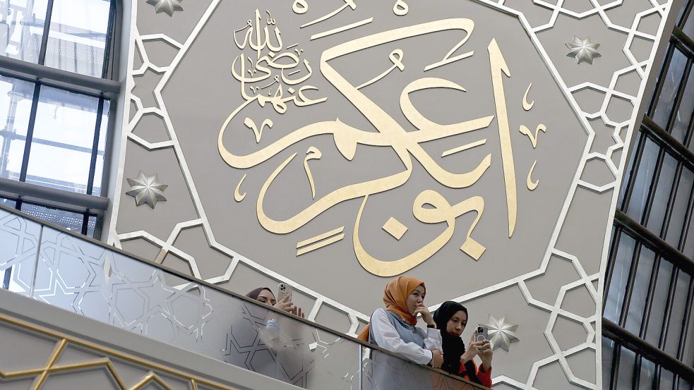 Musliminnen in der Moschee von Köln: Ist der Islam in Deutschland sichtbar genug? Foto: IMAGO/Christoph Hardt