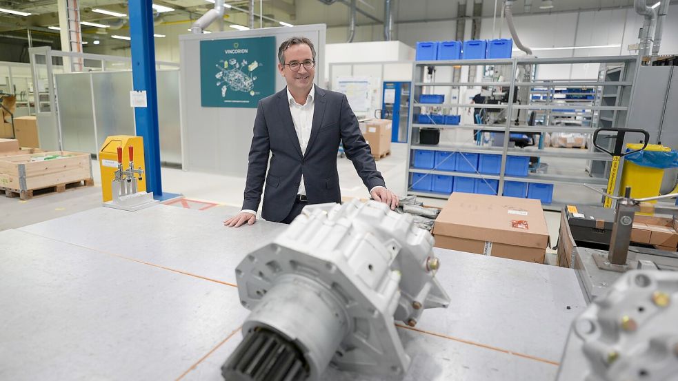 Vincorion-Chef Kajetan von Mentzingen in einer Produktionshalle seines Unternehmens. (Archivbild) Foto: Marcus Brandt
