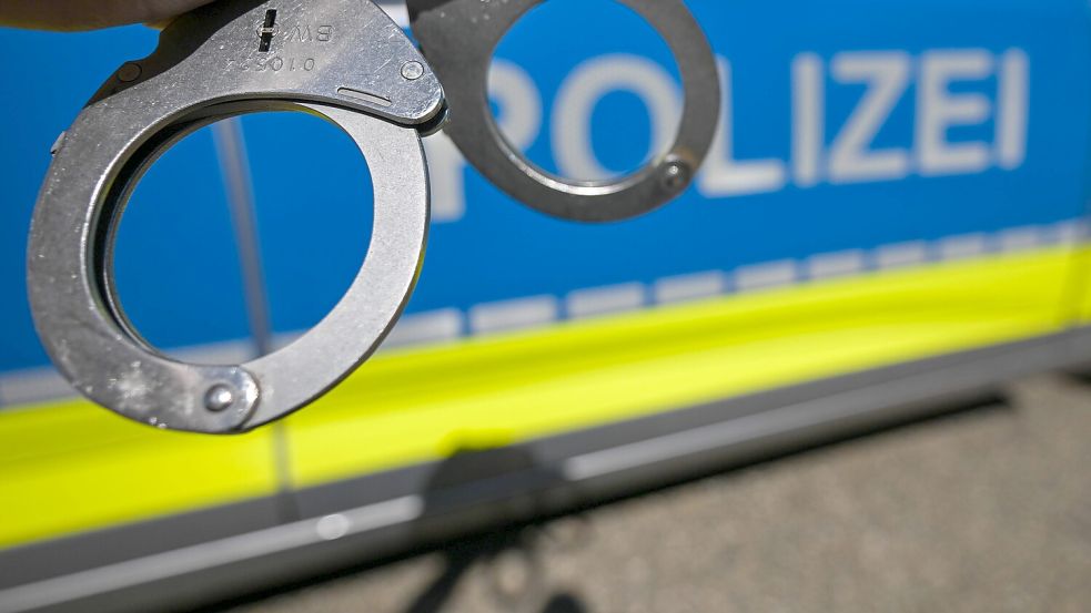 Nach dem Messerangriff in Woltmershausen hat die Polizei die Ermittlungen wegen eines versuchten Tötungsdeliktes aufgenommen. Foto: IMAGO/Philipp André