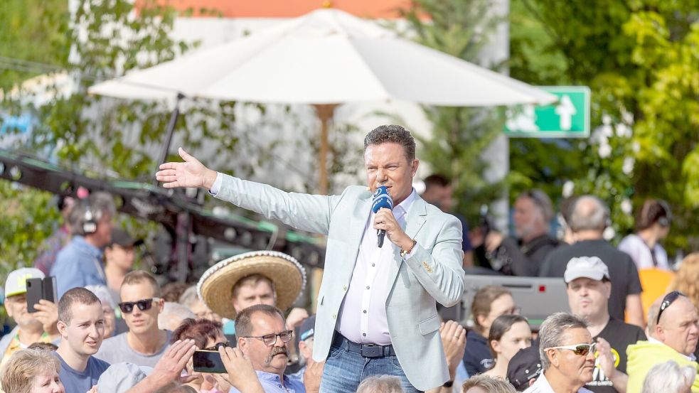 Moderator und Schlagersänger Stefan Mross hat die Sendung über Jahrzehnte geprägt. (Archivbild) Foto: Philipp von Ditfurth/dpa