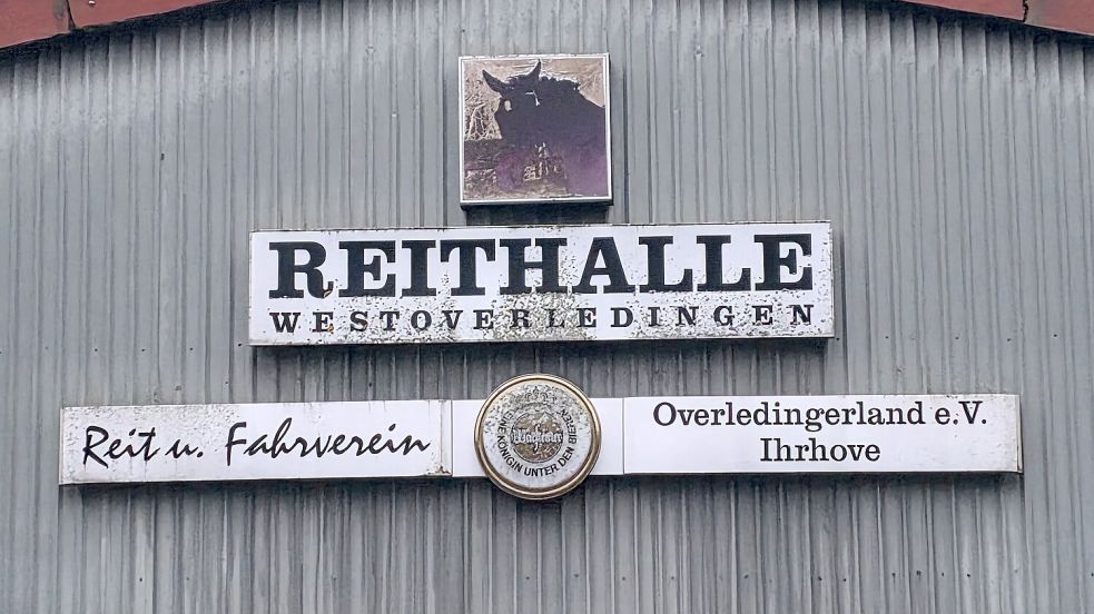 Die Zukunft des Reit- und Fahrvereins Overledingerland ist weiterhin offen. Die Reithalle in Ihrhove soll verlegt werden, auf den Flächen soll ein Baugebiet entstehen. Foto: Carsten Ammermann