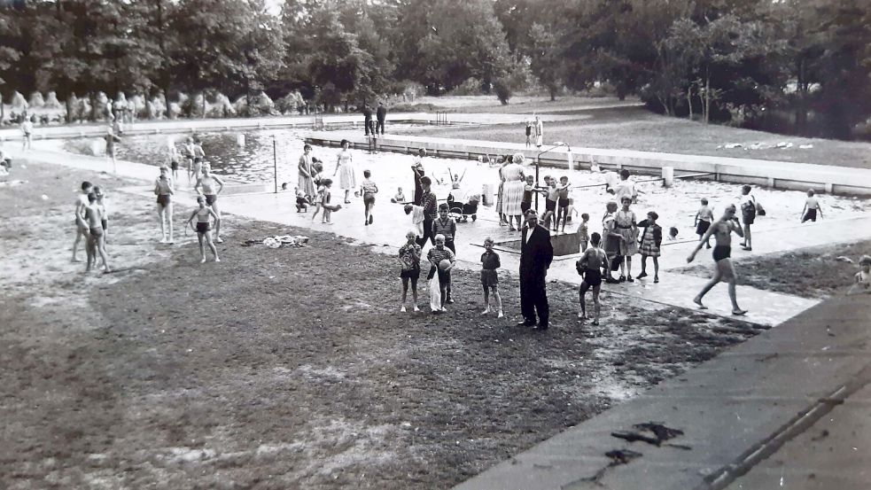 Die Aufnahme zeigt das Schwimmbad in Friesoythe in den 1950er Jahren. Foto: Sammlung Pille
