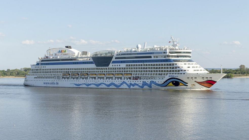 Die „Aida Luna“ bietet auf seinen 13 Decks unter anderem sieben Pools, 13 Bars und Cafés und einen großen Spa-Bereich. Foto: IMAGO/imagebroker