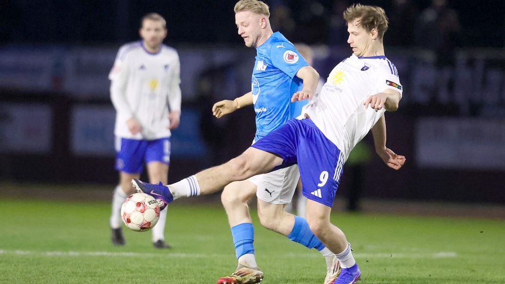 David Schiller (rechts) stand für Kickers in Lohne in der Startelf. Foto: Doden/Emden