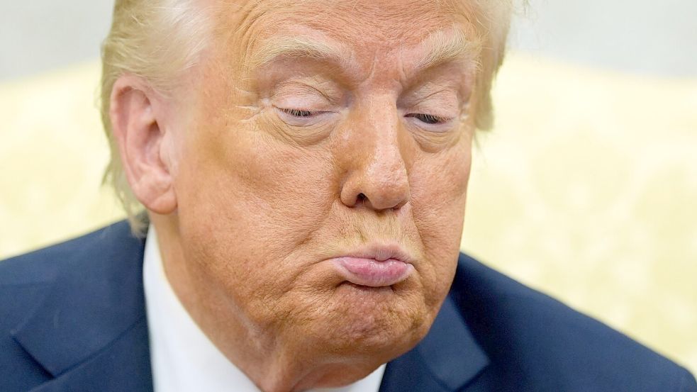 Trump gibt sich trotzig. Foto: Alex Brandon/AP/dpa