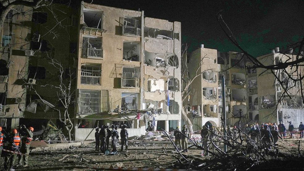 Iranische Raketen sind im Süden Israels eingeschlagen. Foto: Ohad Zwigenberg/AP/dpa