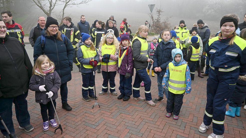 Ob Groß oder Klein – zahlreiche Helfer waren beim Umwelttag im Einsatz und haben Müll gesammelt. Foto: Holger Weers