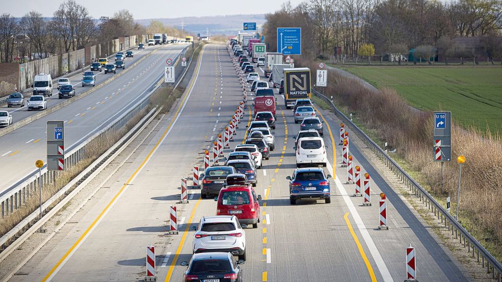 Reiseverkehr, Berufsverkehr und dann noch Baustellen auf der Autobahn - eine stauanfällige Kombination. (Archivbild) Foto: Moritz Frankenberg