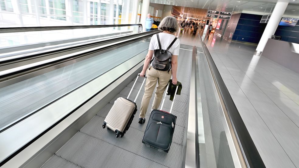 Bei zusätzlichem Gepäck wird es gerade bei günstigeren Airlines schnell teuer. Ein Gerichtsurteil schiebt dem nun einen Riegel vor. Foto: IMAGO / Rolf Poss