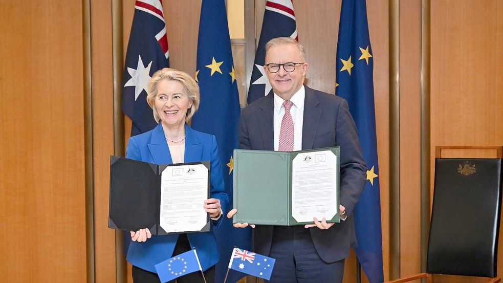 EU-Kommissionspräsidentin von der Leyen und Australiens Premier Albanese posierten strahlend vor der Presse. Foto: Lukas Coch/AAP/dpa