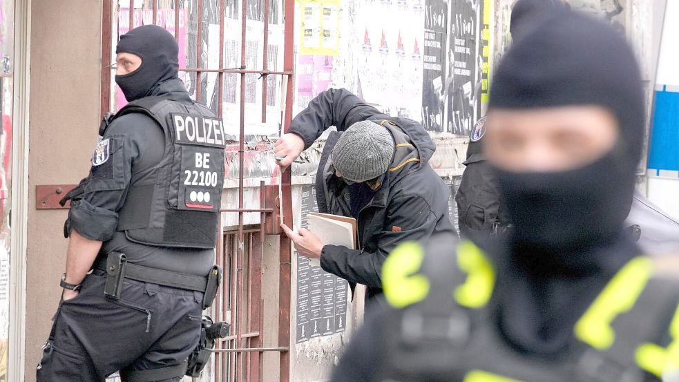 Nach dem Anschlag auf das Berliner Stromnetz im September 2025 ermittelte die Polizei vier Verdächtige. Foto: Soeren Stache/dpa