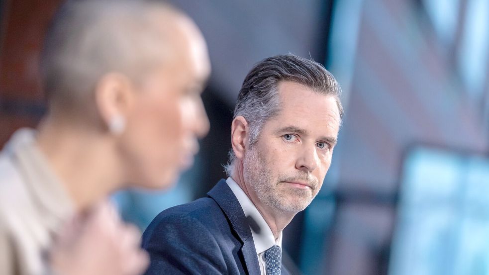 Trauriges Gesamtbild: Die kahlgeschorene Generalsekretärin Nicole Büttner und FDP-Chef Christian Dürr. Foto: Michael Kappeler