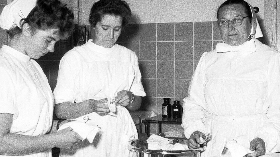 Diakonisse Emma Milverstaedt (rechts) war lange Zeit die Leiterin des Hauses. Das Bild ist von 1955. Fotos: Archiv