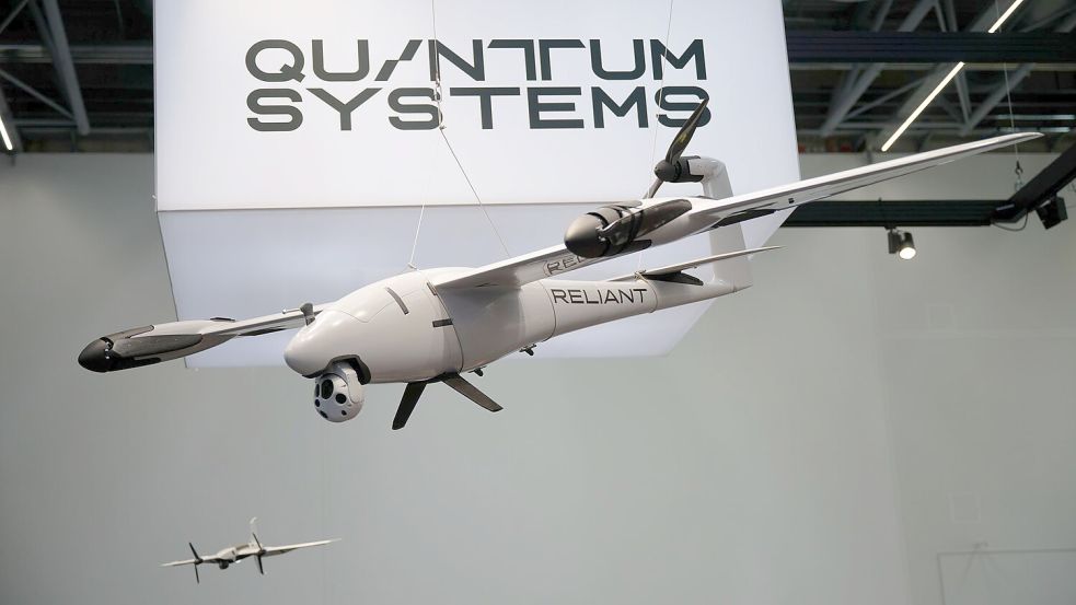Eine Drohne am Messestand von Quantum Systems. Foto: Henning Kaiser