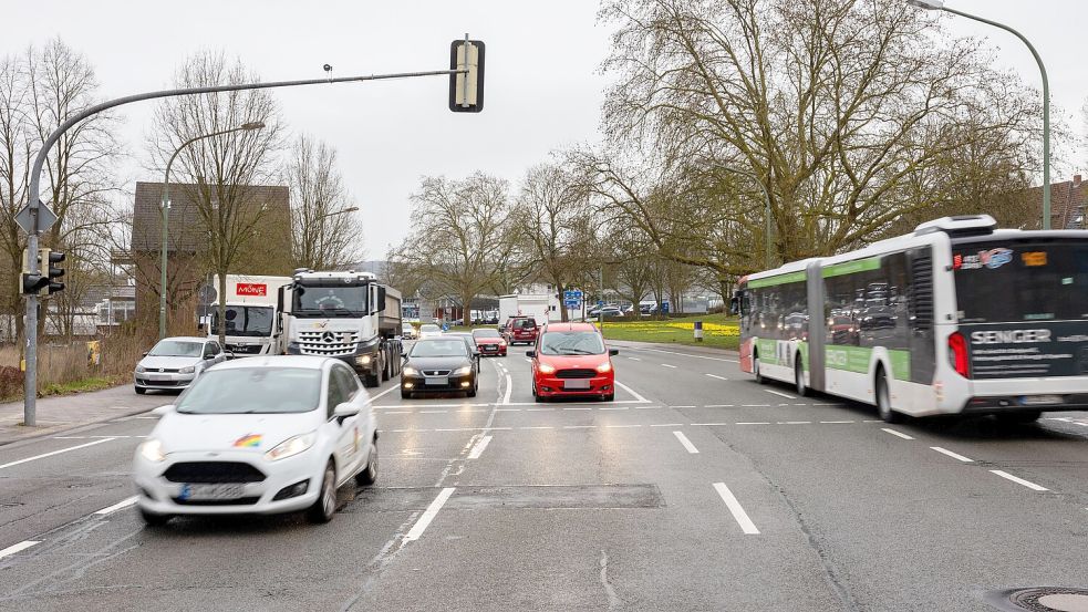 Die Iburger Straße in Osnabrück: Die Stadtpolitik streitet seit Jahren über die Spurenführung und Sicherheit. Foto: Benjamin Beutler