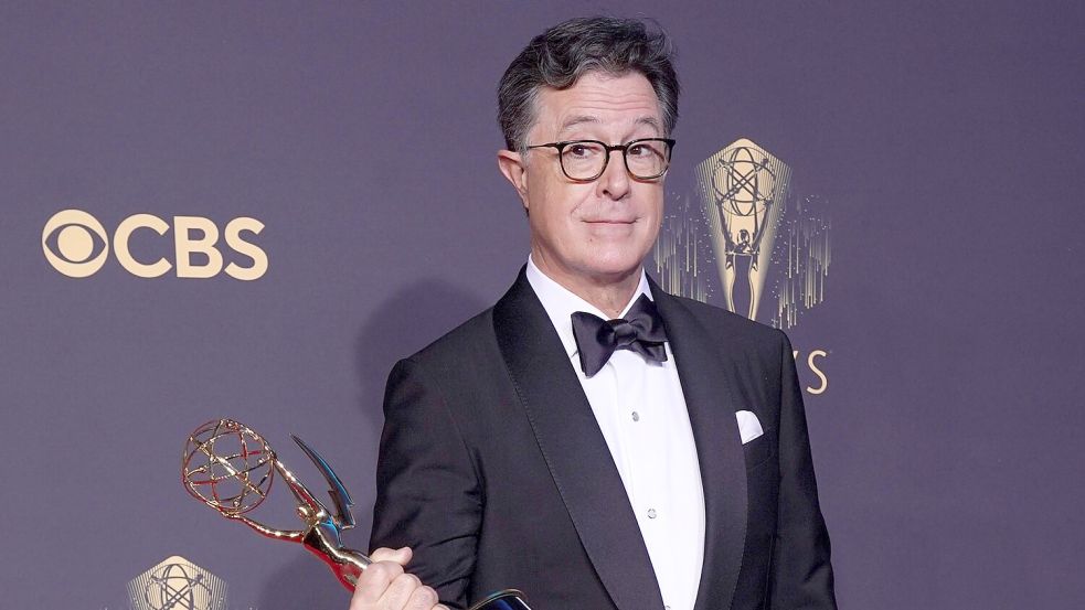 Zwei Monate vor seiner letzten Late-Night-Show hat US-Satiriker Stephen Colbert (61) seine Mitarbeit am Drehbuch für einen neuen „Herr der Ringe“-Film angekündigt. (Archivbild) Foto: Chris Pizzello/Invision via AP/d