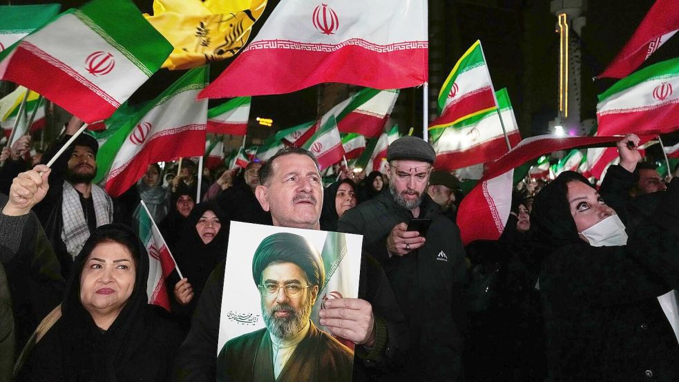 Wer trifft in Teheran die Entscheidungen - Modschtaba Chamenei oder ein anderer Anführer? Foto: Vahid Salemi/AP/dpa