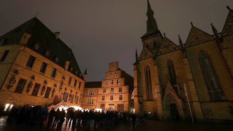 Während der „Earth Hour“ der Umweltschutzorganisation WWF bleibt es in Städten und Gemeinden auf der ganzen Welt dunkel – auch in der Region Osnabrück. Foto: David Ebener