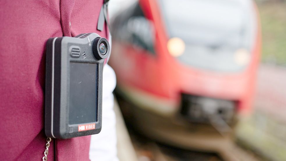 Bei der Verkehrsministerkonferenz in Lindau am Bodensee steht das Thema Sicherheit für Bahnbeschäftigte auf der Agenda. (Symbolbild) Foto: Uwe Anspach