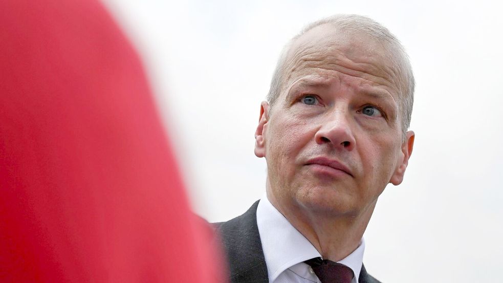 BASF-Vorstandschef Markus Kamieth gab vor Journalisten einen Ausblick zur Lage der Chemieindustrie. Foto: Johannes Neudecker/dpa