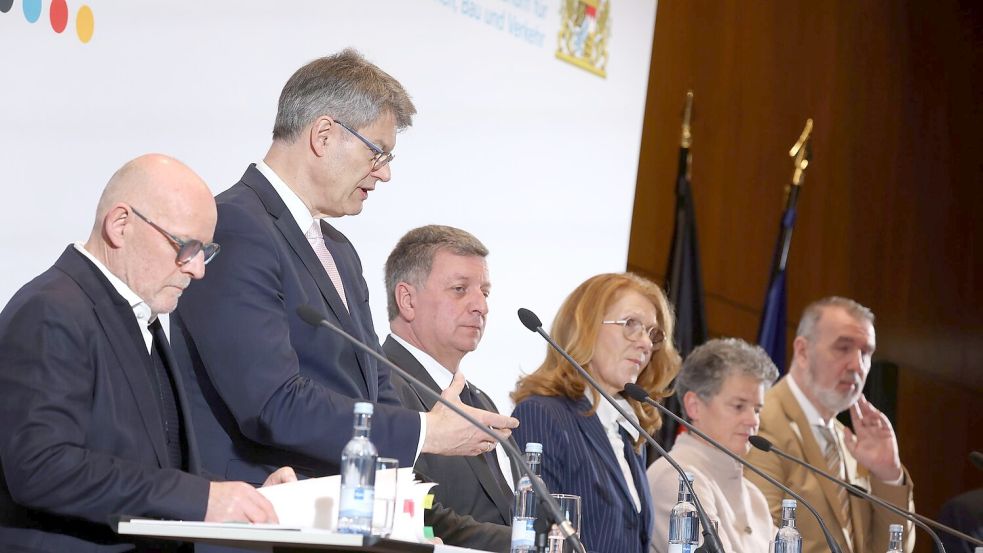 Bei den Verkehrsministern gab es viel Konsens - aber auch strittige Themen. Foto: Karl-Josef Hildenbrand