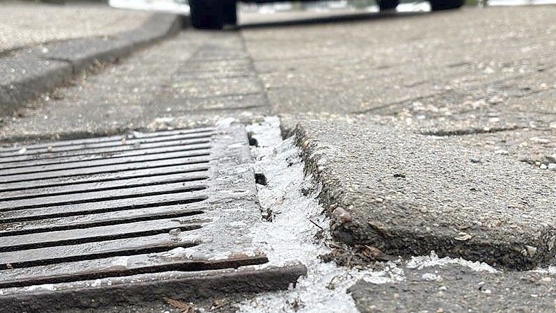 Der Neue Weg in Rhauderfehn wurde zur schlechtesten Straße der Region gewählt. Foto: Dirk Hellmers