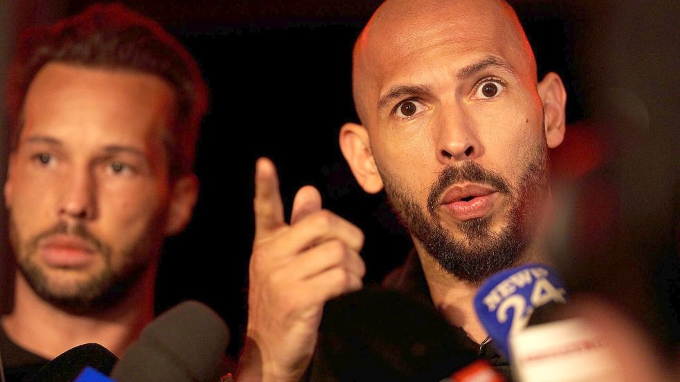 Die Tate Brothers: links Tristan, rechts Andrew. (Archivbild) Foto: Vadim Ghirda/AP/dpa