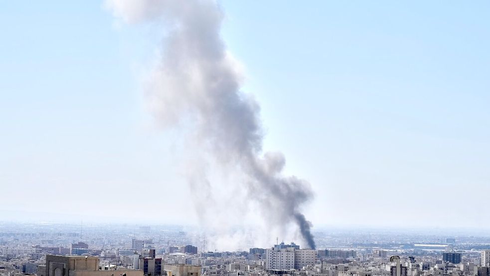 Der Iran-Krieg dauert inzwischen seit fast einem Monat an. (Archivbild) Foto: Vahid Salemi/AP/dpa