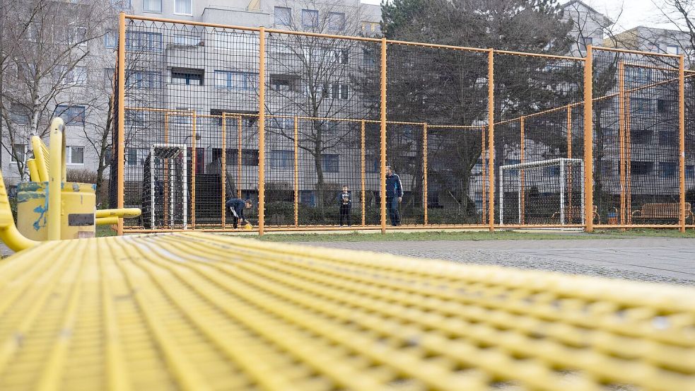 Wer auf einem Bolzplatz gekickt hat, hat etwas für das Leben gelernt. (Archivbild) Foto: Paul Zinken