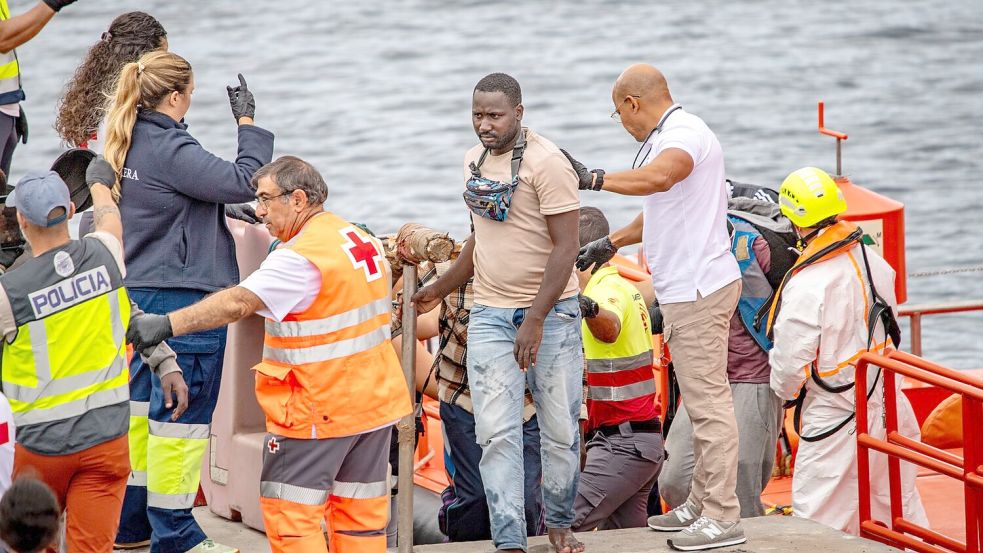 Viele Asylbewerber kommen über das Mittelmeer und betreten in Griechenland, Spanien oder Italien erstmals europäischen Boden. (Archivbild) Foto: Antonio Sempere/EUROPA PRESS/dpa