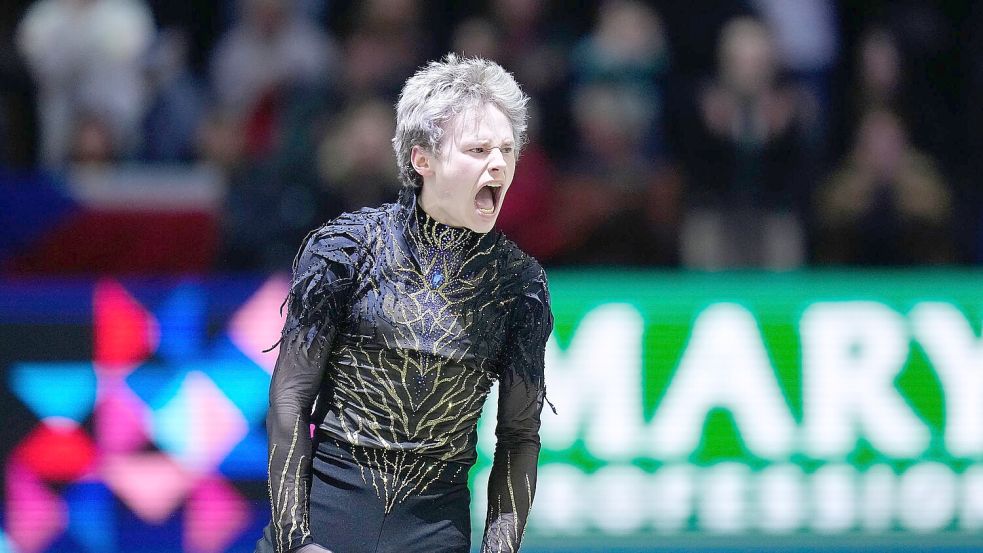 Eiskunstlauf-Superstar Ilia Malinin schrie seine Freude nach einer tollen Kür heraus. Foto: Petr David Josek