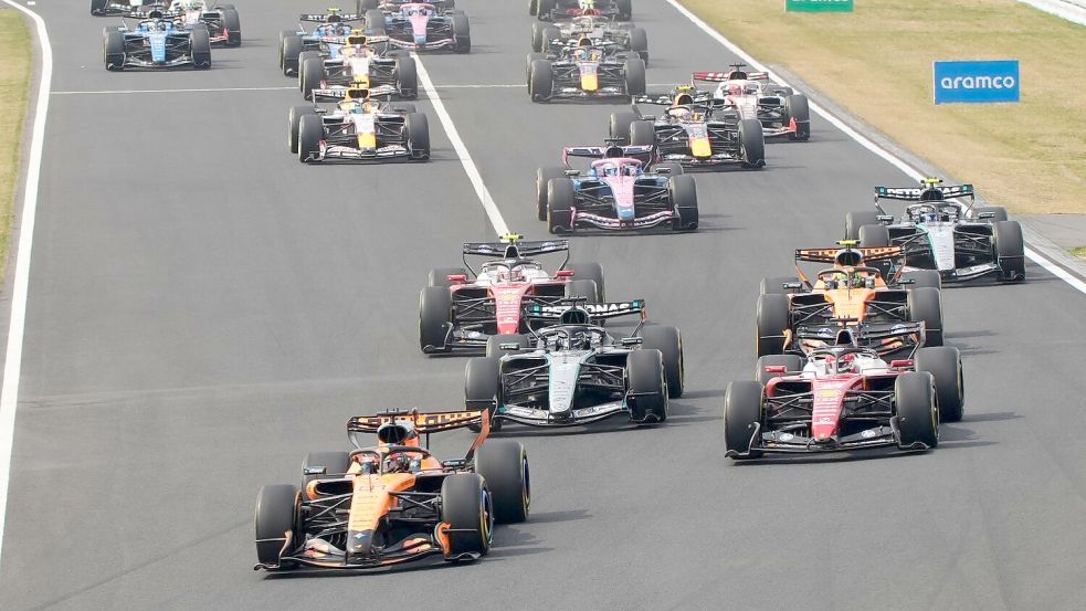 Am Start lief es für die Mercedes-Fahrer nicht nach Plan. Foto: Eugene Hoshiko