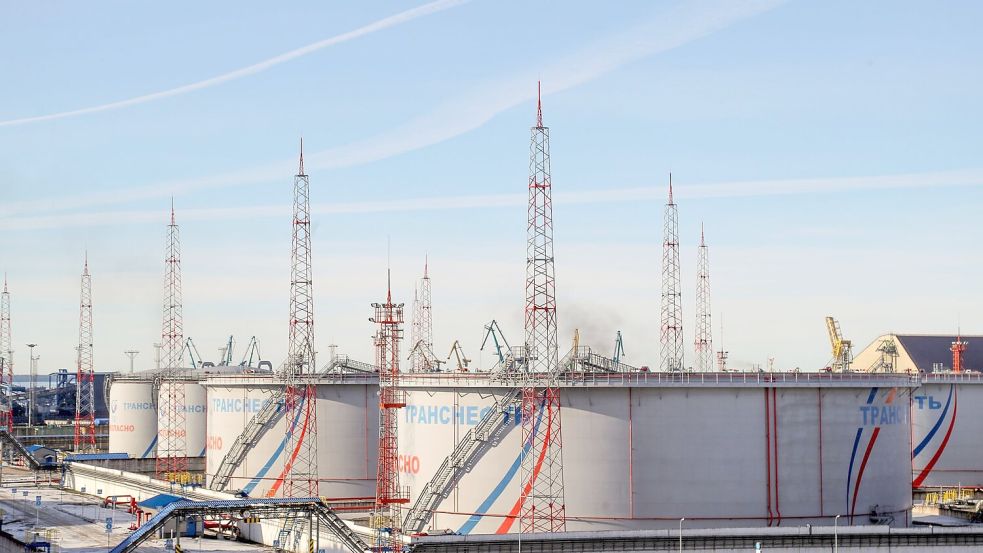 Der für den Ölexport wichtige Hafen Ust-Luga ist wiederholt von der Ukraine angegriffen worden. (Archivbild) Foto: Igor Russak
