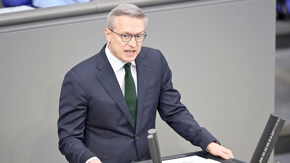 Minister Wildberger: KI wird Programmierer und Callcenter-Beschäftigte ersetzen. (Archivbild) Foto: Lilli Förter