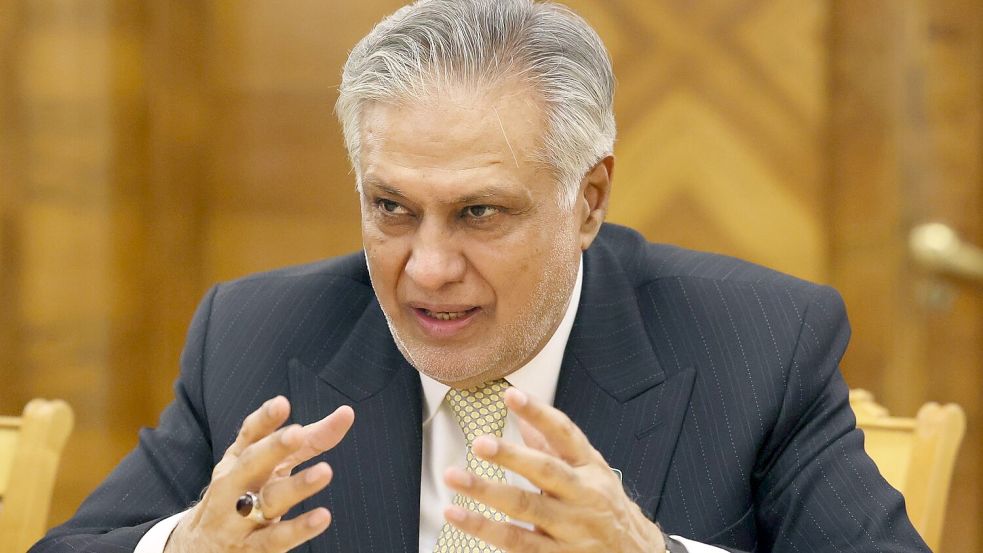 Pakistans Außenminister Ishaq Dar will sich um Deeskalation im Iran-Krieg bemühen. (Archivbild) Foto: Shamil Zhumatov/Pool Reuters/dpa
