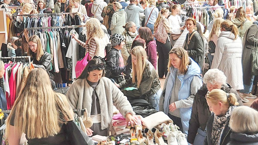 Viele Besucher kamen in die Ostfrieslandhalle in Leer. Foto: Bodo Wolters