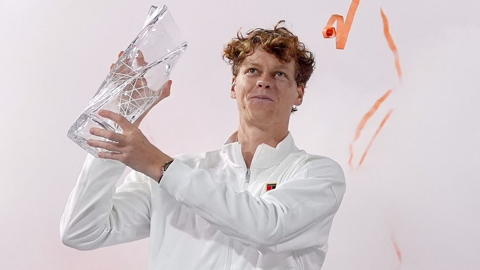 Schaffte trotz Regens im Finale als achter Spieler das sogenannte Sunshine Double: Jannik Sinner. Foto: Rebecca Blackwell