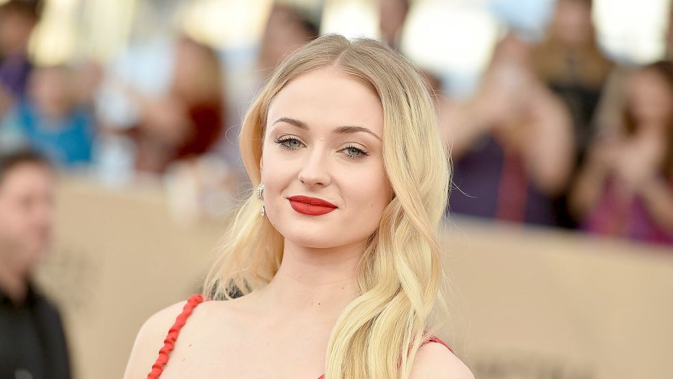 Die Dreharbeiten an der „Tomb Raider“-Serie wurden wegen einer Verletzung von Sophie Turner unterbrochen. (Archivbild) Foto: Jordan Strauss/AP/dpa