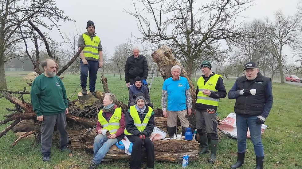 Gemeinsam arbeiten die Mitglieder an der Umsetzung ihrer Projekte. Kaffee und Tee gehören dazu. Foto: Clarissa Scherzer