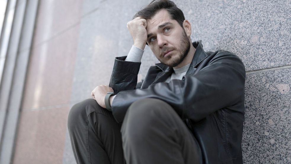 Kriminalstatistiken zeichnen ein düsteres Bild von Männern als Täter. Louisa Riepe entscheidet sich aktiv gegen Pauschalurteile. Foto: IMAGO/Zoonar