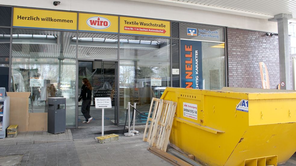 Der Schaden im Tankshop war nach der Geldautomatensprengung erheblich. Derzeit laufen die Renovierungsarbeiten. Fotos: Christian Belling