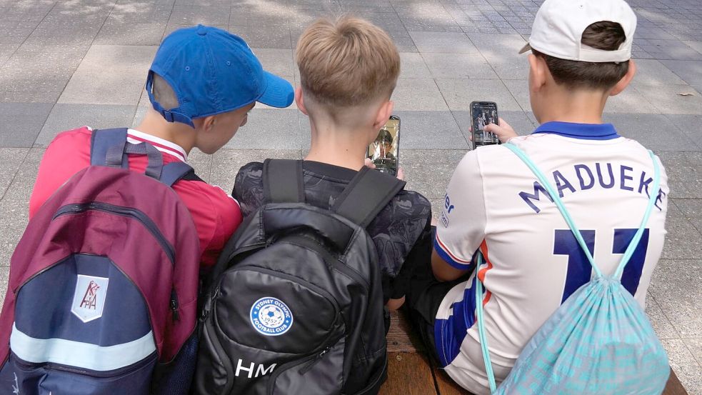 Das Social-Media-Verbot für Kinder und Jugendliche wurde im Dezember eingeführt. (Archivbild) Foto: Rick Rycroft/AP/dpa