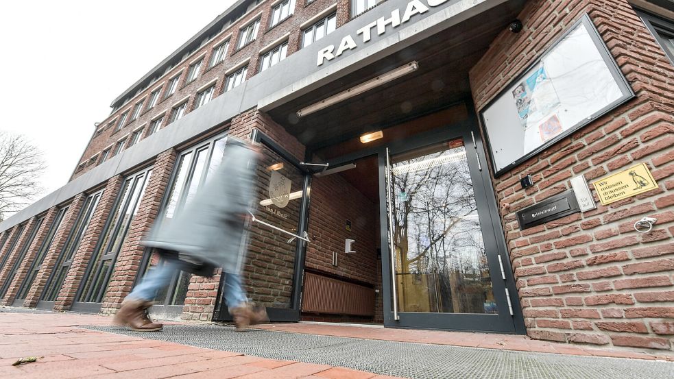 Das Sicherheitskonzept für das Leeraner Rathaus wurde überprüft. Foto: Klaus Ortgies/Archiv