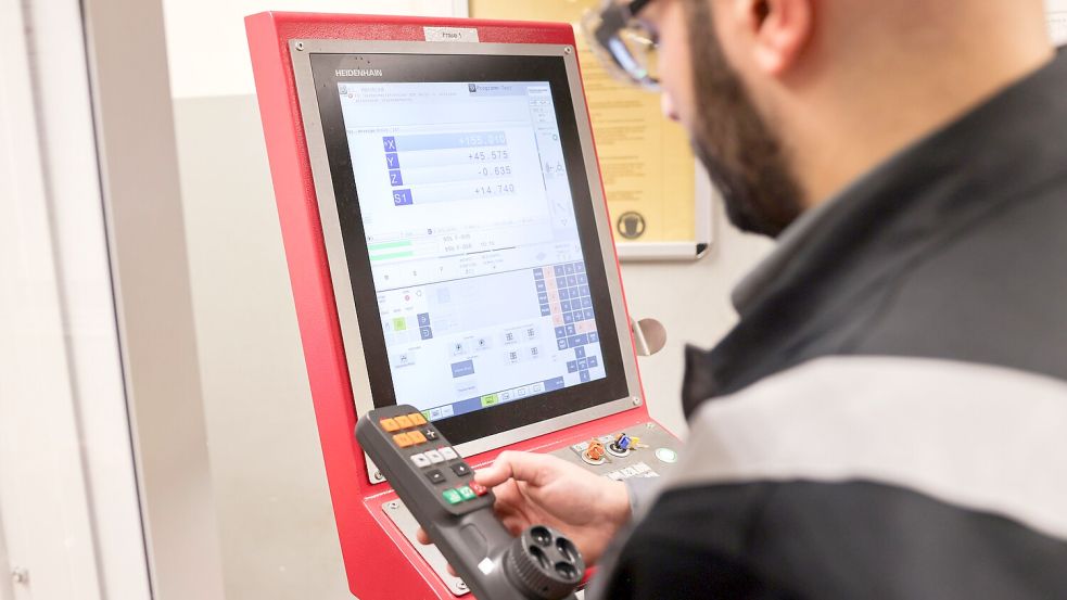 Immer mehr Syrer arbeiten in Bereichen, in denen Fachkräftemangel droht. Unter den etwa 50.000 Menschen, die im März eine Arbeit gefunden haben, waren mehr als 30.000 Syrer. Foto: dpa/Christian Charisius